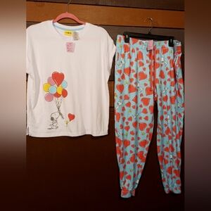 NWOT. Large (12-14) Peanuts Snoopy Adorable short Sleeve Lightweight pajama set